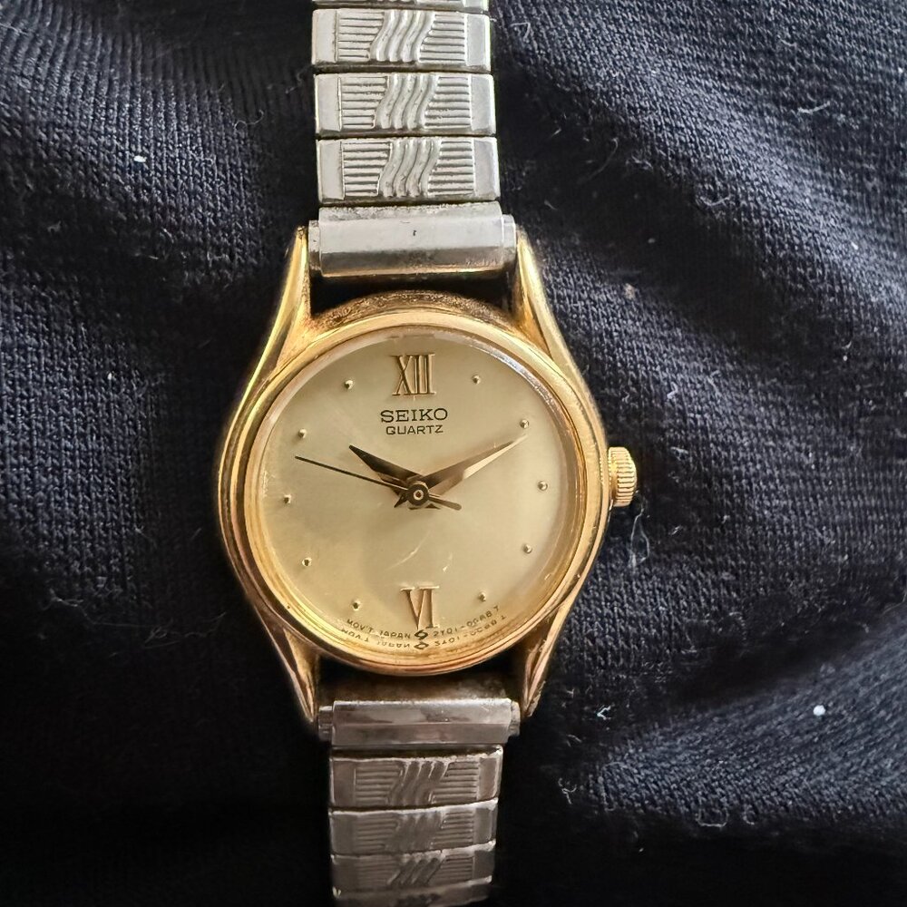 Vintage ladies' Seiko Quartz model with a gold-tone case,